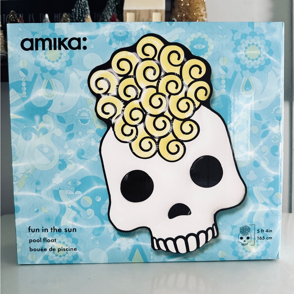 Amika: Fun in the Sun Skull Pool Float
